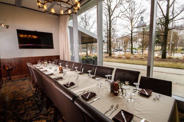halls-chophouse-columbia-sc-interior-5