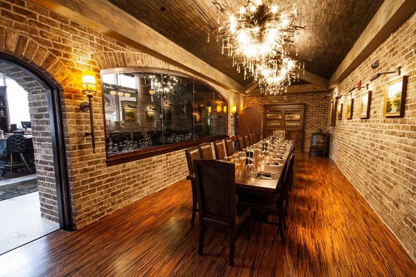 halls-chophouse-columbia-sc-interior-7