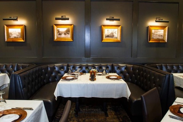 halls-chophouse-columbia-sc-interior-8