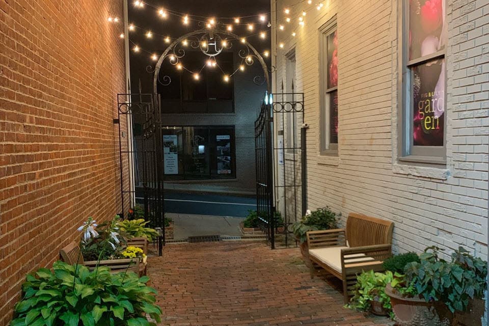 Fig & Lily Garden Virtual Restaurant Concierge