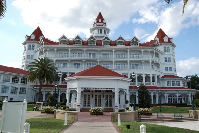 victoria and alberts lake buena vista exterior 1 768x512