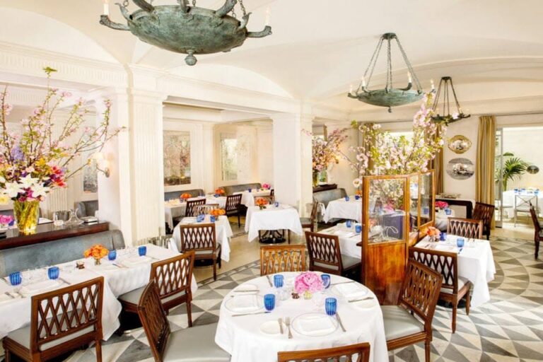 majorelle restaurant upper east side new york interior 1 768x512