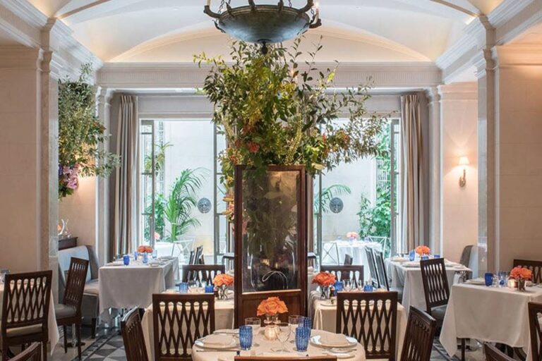majorelle restaurant upper east side new york interior 5 768x512
