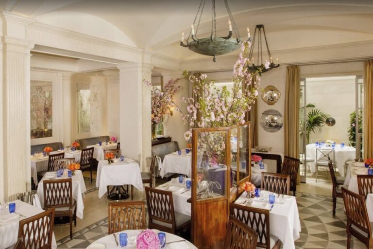 majorelle restaurant upper east side new york interior 6 768x512