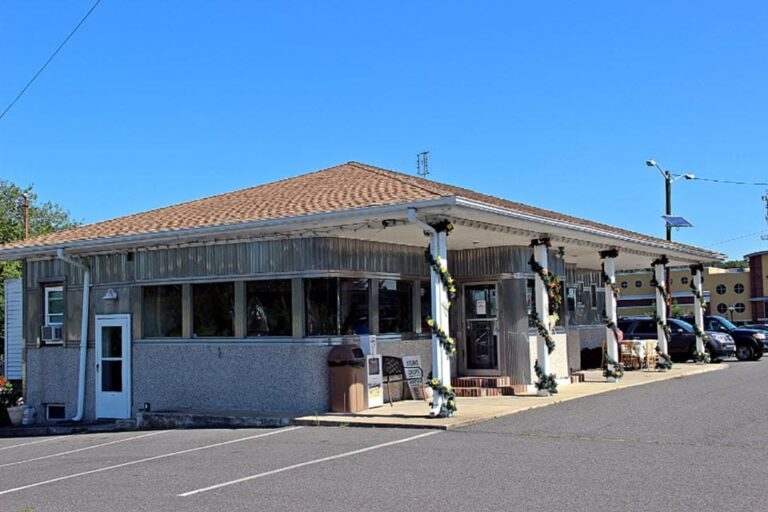 daphnes diner robbinsville nj exterior 2 768x512