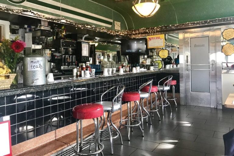 daphnes diner robbinsville nj interior 4 768x512