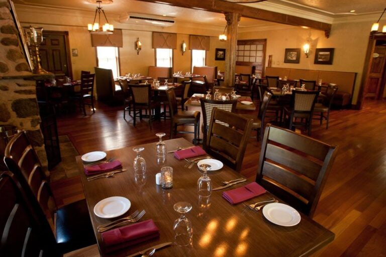 the frogtown chophouse cresco pa interior 1 768x512