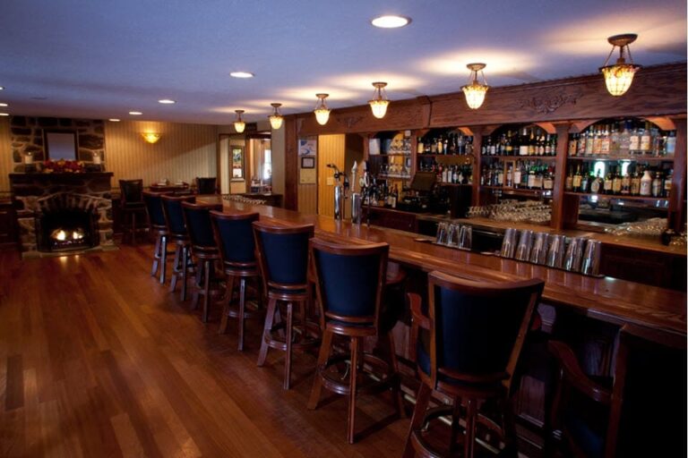 the frogtown chophouse cresco pa interior 4 768x512