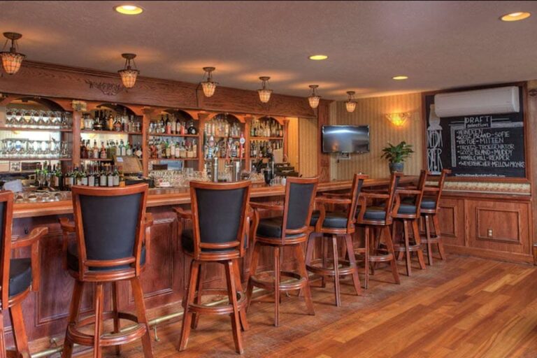the frogtown chophouse cresco pa interior 7 768x512