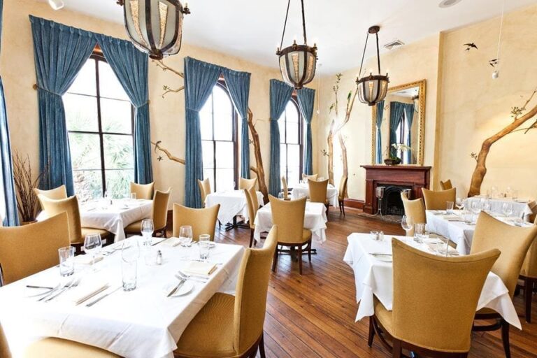 oak steakhouse charleston sc interior 1 768x512