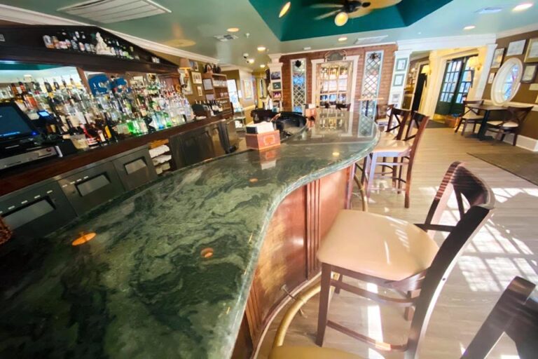 charlies coastal bistro hilton head island sc interior 8 768x512