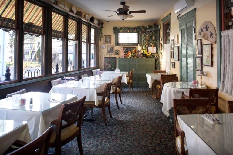 robins nest restaurant mount holly nj interior 6 768x512