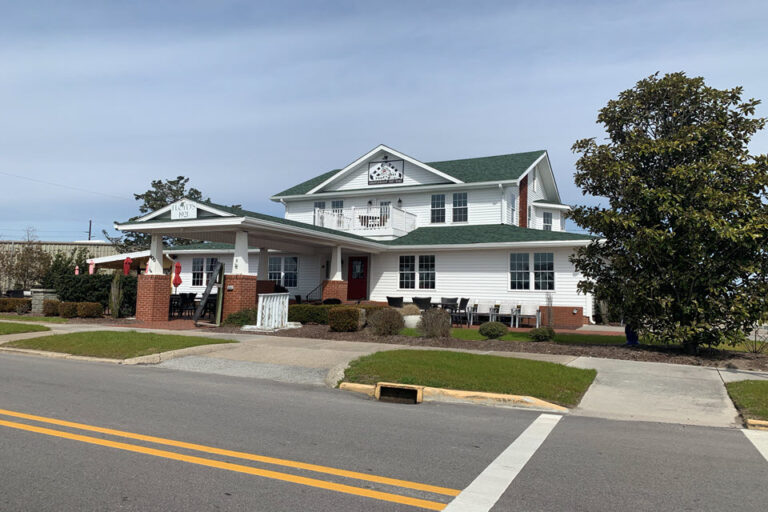 floyds 1921 restaurant morehead city nc exterior 2 768x512