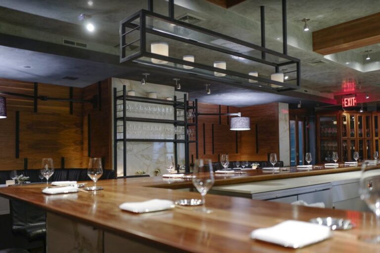 chefs table at brooklyn fare new york ny interior 1 768x512