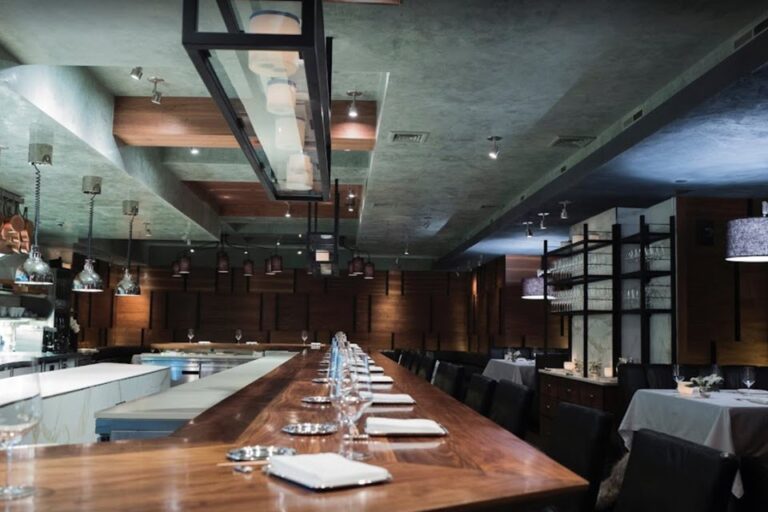 chefs table at brooklyn fare new york ny interior 2 768x512