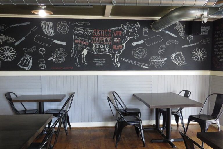 holy que smokehouse lahaska pa interior 2 768x512