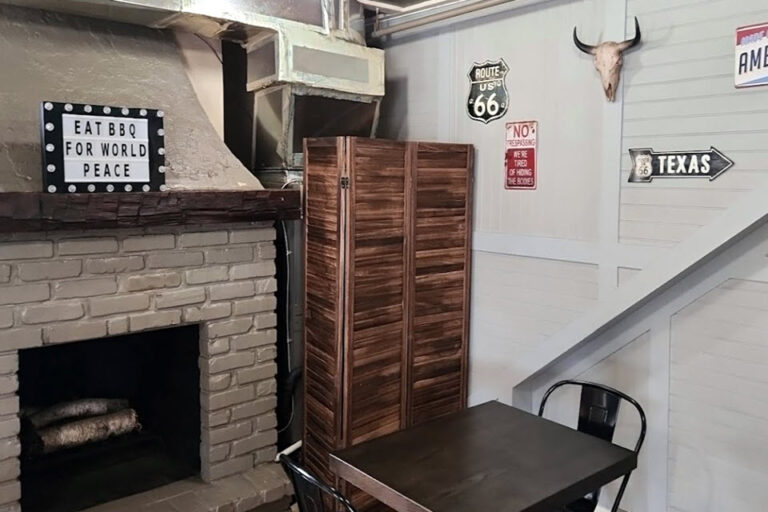 holy que smokehouse lahaska pa interior 3 768x512