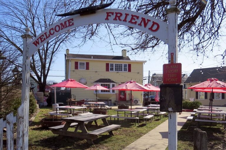 holy que smokehouse lahaska pa outside 1 768x512
