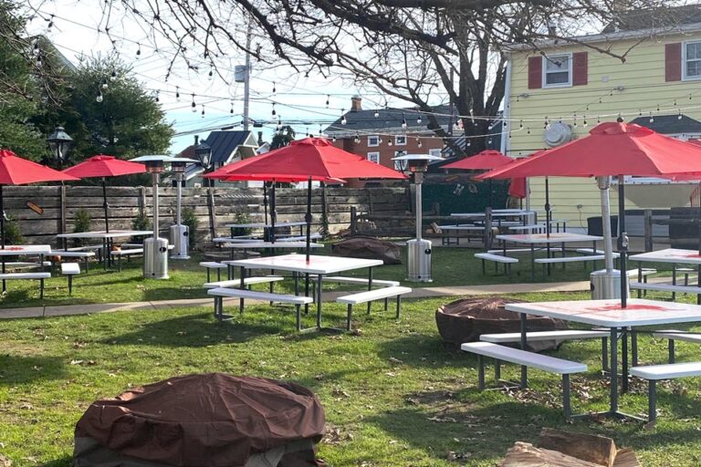 holy que smokehouse lahaska pa outside 2 768x512