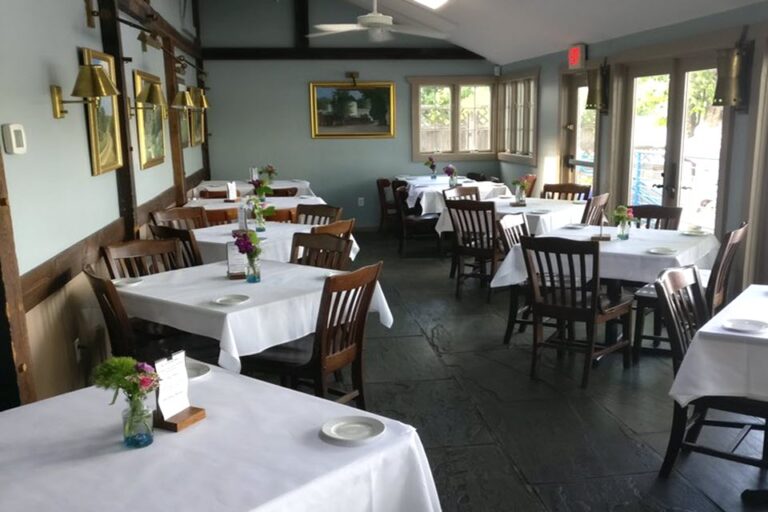 martines riverhouse restaurant new hope pa interior 3 768x512