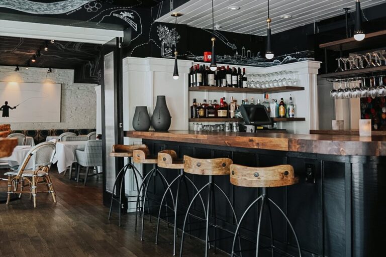 17 river grille chagrin falls oh interior 2 768x512