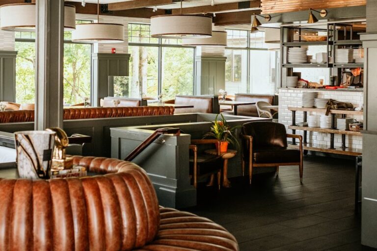 17 river grille chagrin falls oh interior 5 768x512