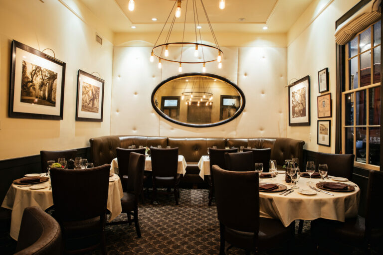 halls chophouse charleston sc interior 4 768x512