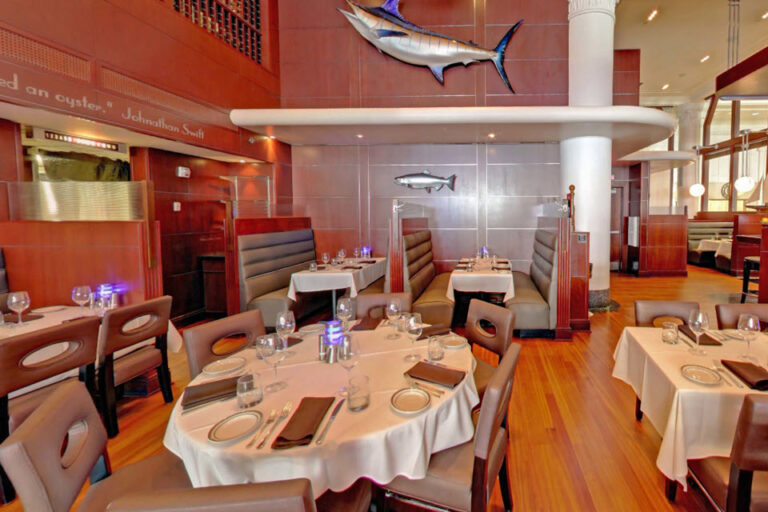 the oceanaire seafood room indianapolis in interior 2 768x512
