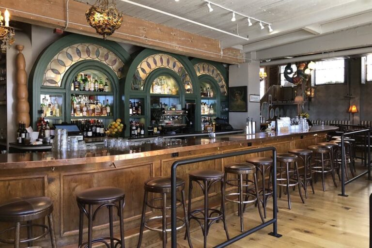 the pink door seattle wa interior 10 768x512