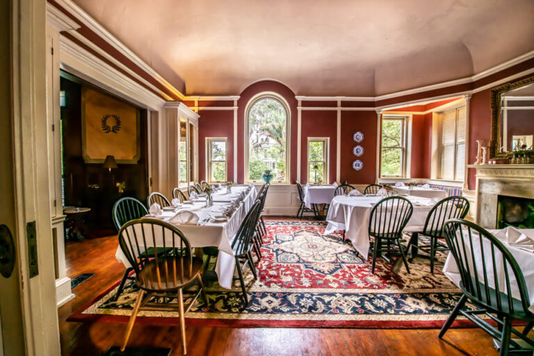 elizabeth on 37th savannah ga interior 1 768x512