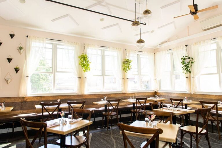 chez rosa kennebunkport me interior 1 768x512