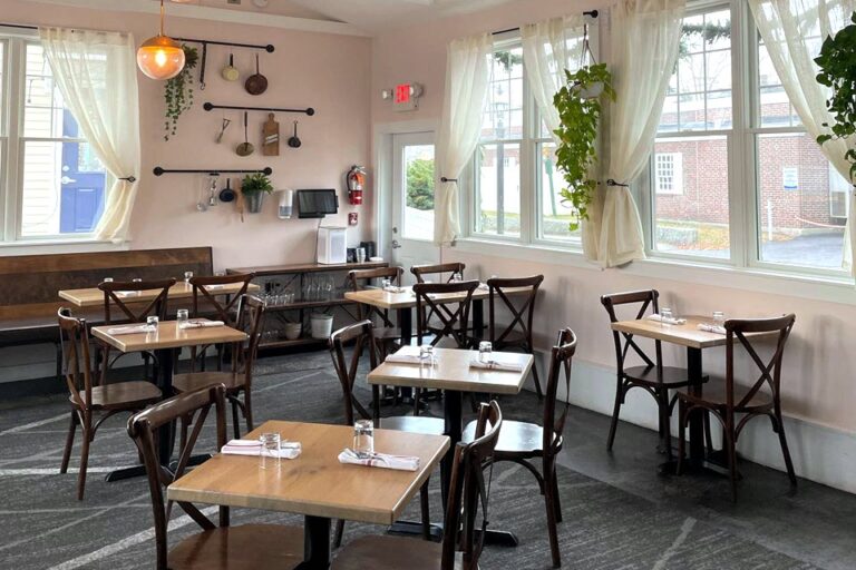 chez rosa kennebunkport me interior 3 768x512