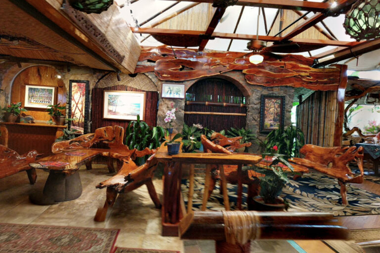 mamas fish house restaurant paia hi interior 1 768x512