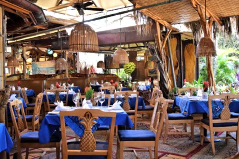 mamas fish house restaurant paia hi interior 2 768x512