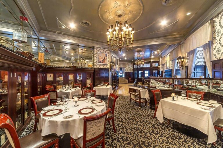 delmonicos new york ny financial district interior 1 768x512