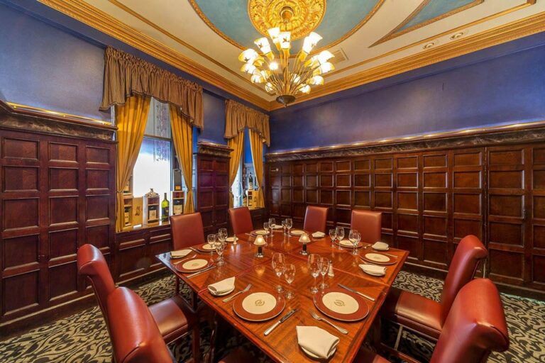 delmonicos new york ny financial district interior 5 768x512