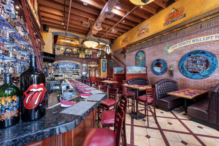 rockn fish restaurant manhattan beach ca interior 2 768x512