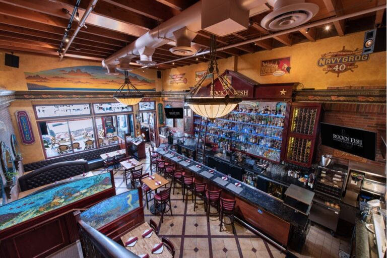 rockn fish restaurant manhattan beach ca interior 3 768x512