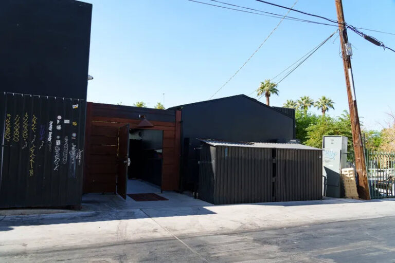 mr baans bar and mookata phoenix az exterior 1 768x512