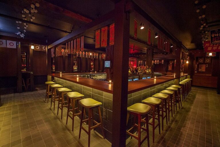 momotaro chicago il interior 2 768x512
