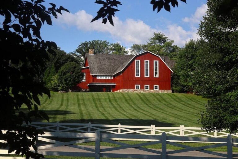 the barn at blackberry farm walland tn exterior 2 768x512