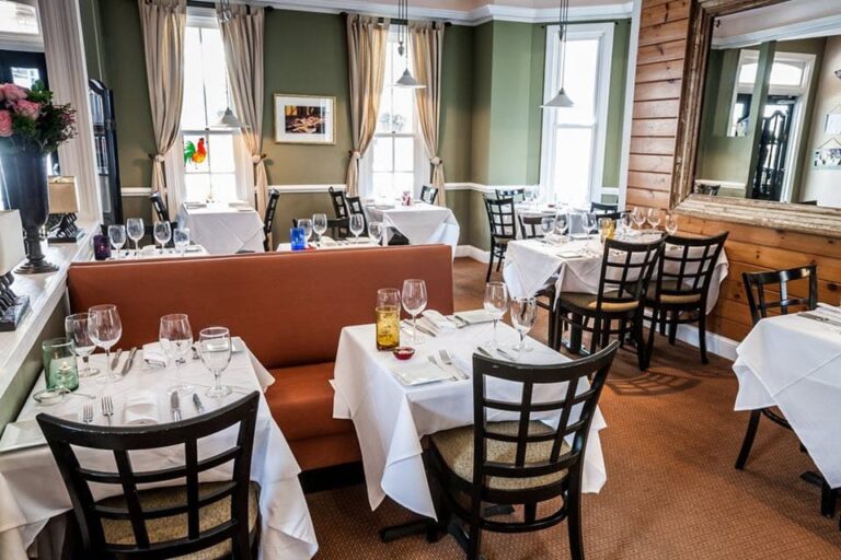 matts red rooster flemington nj interior 2 768x512