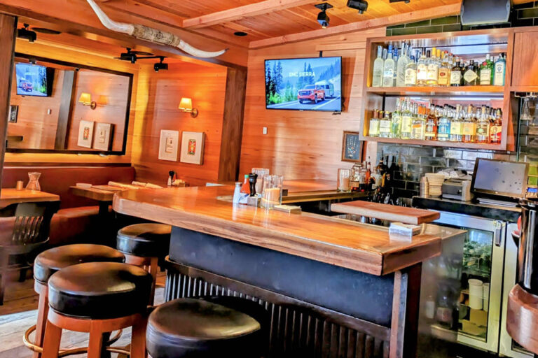 the white house tavern aspen co interior 2 768x512