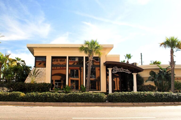 bob heilmans beachcomber restaurant clearwater beach fl exterior 2 768x512