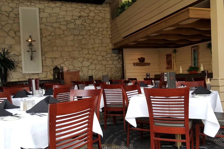 bob heilmans beachcomber restaurant clearwater beach fl interior 8 768x512