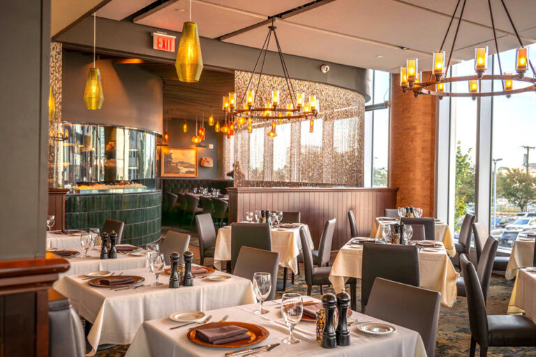 halls chophouse nashville tn dinner interior 11 768x512
