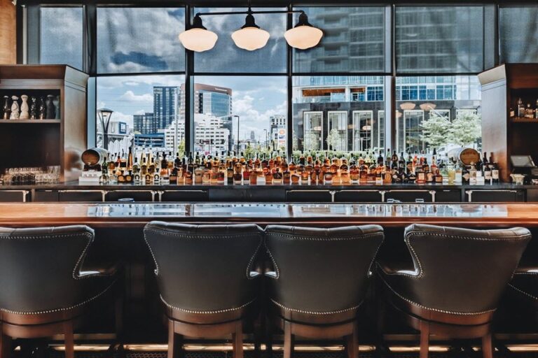 halls chophouse nashville tn dinner interior 12 768x512