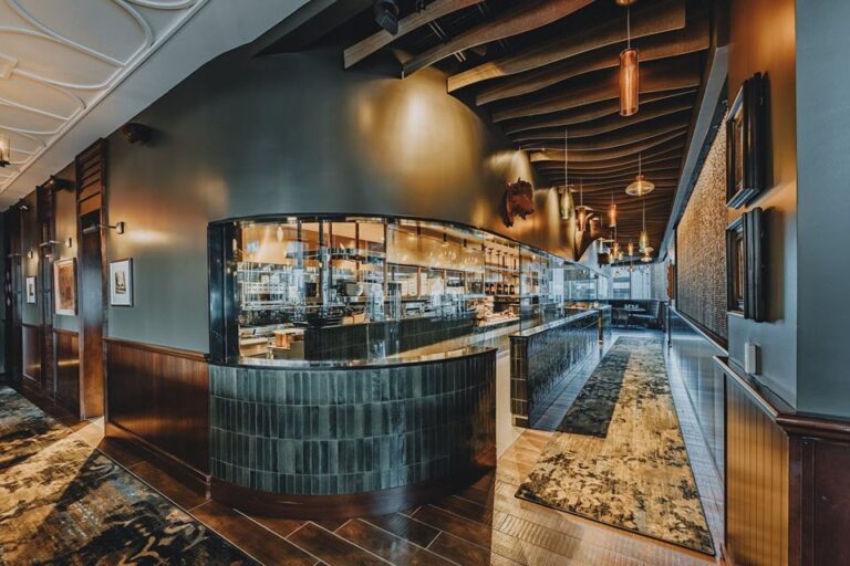 halls chophouse nashville tn dinner interior 2 768x512