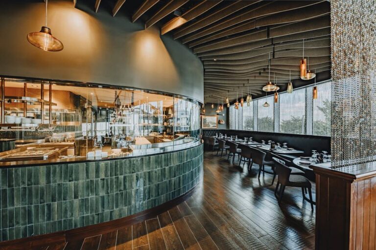 halls chophouse nashville tn dinner interior 6 768x512