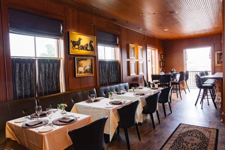 halls chophouse summerville sc interior 1 768x512